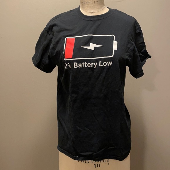 Other - 2% battery low black T-shirt (funny new dad shirt)